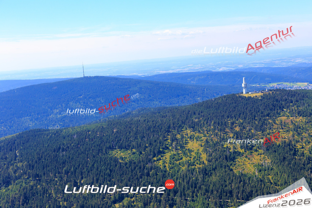 Die Luftaufnahme Schneeberg-ochsenkopf - Fichtelgebirge wurde vom UL-Flugzeug (keine Drohne) aus fotografiert.Hohe Druck- Auflösung-die Geschenkidee!