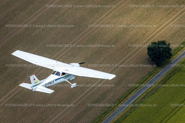 Hamm220601349Cessna_EWLH-5 |  Luftbild air to air, Cessna 172S Skyhawk SP auf einem Rundflug über Hamm, Allgemeine Luftfahrt, Privatfliegerei, Heessen, Hamm, Ruhrgebiet, Nordrhein-Westfalen, Deutschland