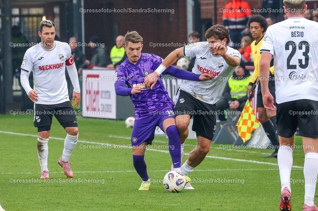xSSCx08112501122 | 08.11.2025, xsscx, Fuﬂball 3. Liga, SC Verl - FC Erzgebirge Aue, 14. Spieltag, Sportclub Arena, Saison 2025 2026: Julian Guttau (Erzgebirge Aue #19) im Zweikampf gegen Fynn Otto (SC Verl #34) DFB regulations prohibit any use of photographs as image sequences and or quasi-video.