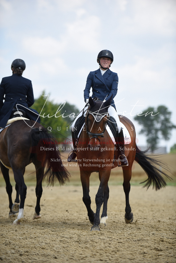 DSC_4283 | Pferde- und Turnierfotografie in Westsachsen. Pferdeportraits, Auftragszeichnungen und intuitive Kunst.