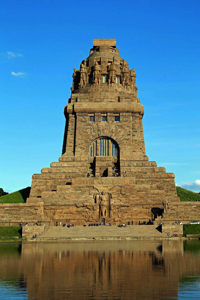 Foto: Leipzig - Völkerschlachtdenkmal | Das Team hinter BILDLEXIKON LEIPZIG bündelt historische wie aktuelle Informationen über die Stadt Leipzig in Text und Bild auf einer Plattform und stellt diese der interessierten Öffentlichkeit zur Verfügung.