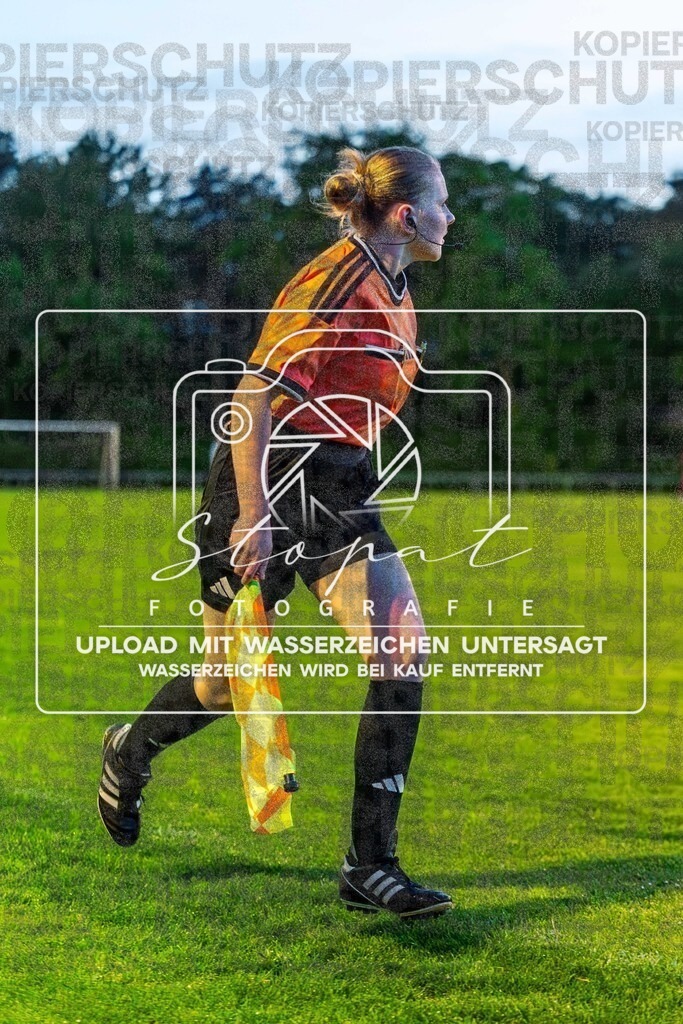 Bezirksliga Herren LG - TV Jahn Schneverdingen II vs. Buchholzer FC | Lina Sophie Brandt (Schiedsrichterassistentin); Bezirksliga Herren LG - TV Jahn Schneverdingen II vs. Buchholzer FC am 15.05.26 in Osterwald-Stadion, Schneverdingen - Realisiert mit Pictrs.com
