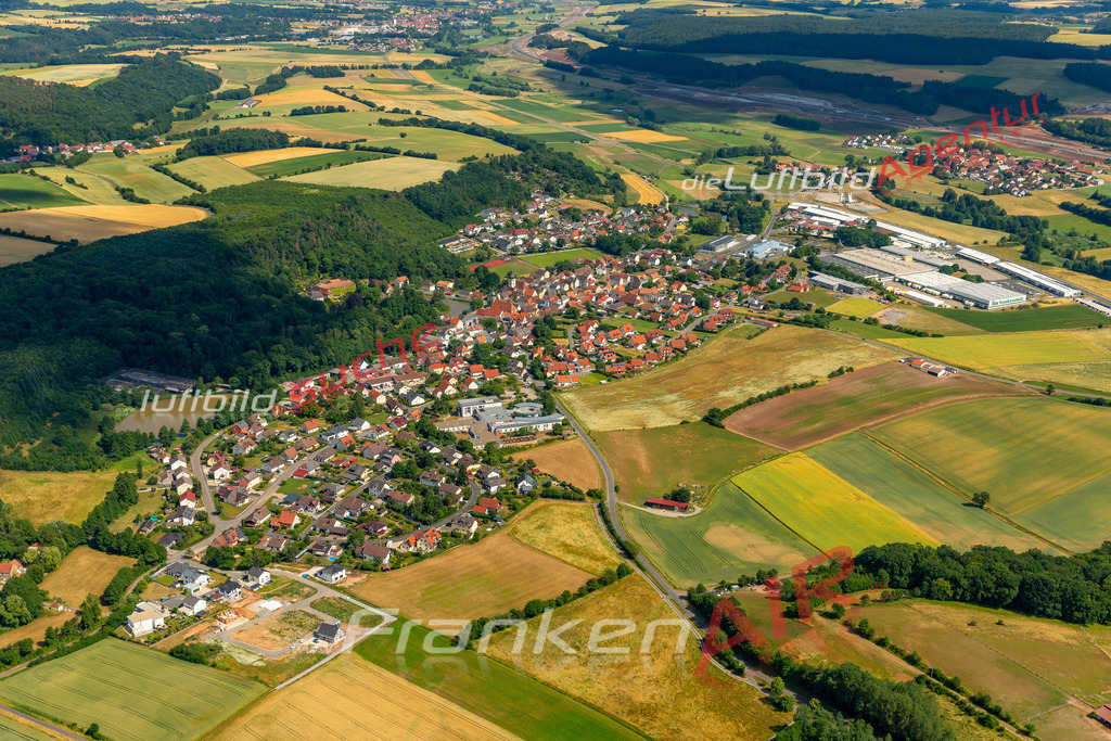 Das Luftbild zeigt : Aschbach Schlüsselfeld - Die Luftaufnahme wurde 2023 vom UL-Flugzeug aus erstellt ( keine Drohne ) - Hochauflösende Luftaufnahme - Für grossformatige Ausdrucke geeignet. Die Geschenkidee !Mit Lizenz und Bildrechte bestellbar