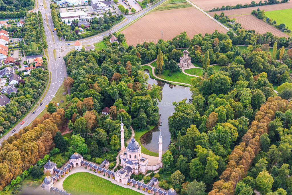 Luftbild: Merkurtempel und Moschee im Schwetzinger Schlossgarten in Schwetzingen im Bundesland Baden-Württemberg in Deutschland. Foto: IMG_102607.jpg vom 24.08.2017 durch Werner Riehm/FLY-FOTO.deGartenmoschee
