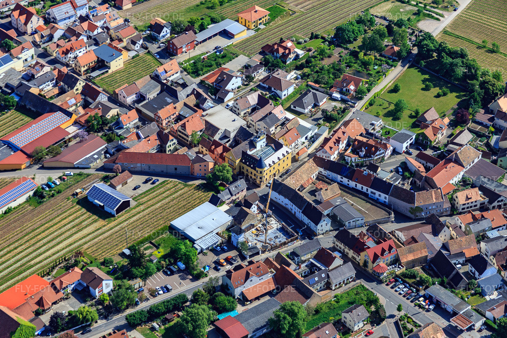 Luftbild: Ortsansicht von Südwesten in Herxheim am Berg im Bundesland Rheinland-Pfalz in Deutschland. Foto: IMG_078725.jpg vom 13.05.2015 durch Werner Riehm/FLY-FOTO.de