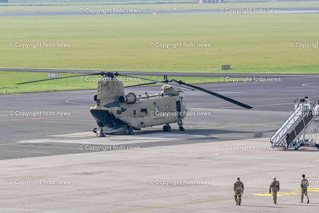 Flughafen Linz_ Linz Airport_ Linz-Hoersching_ US Army_ 30.10.2023-1 | 30.10.2023, Linz Hoersching, AUT, Flughafen Linz, Linz Airport, im Bild Hubschrauber der US Army am Flughafen Linz Hoersching, Zwischenstopp zum betanken, Black Hawk, Chinook