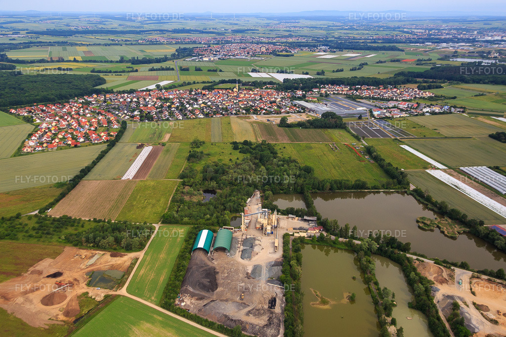 Luftbild: Ortsansicht aus Osten in Röthlein im Bundesland Bayern in Deutschland. Foto: IMG_089849.jpg vom 11.06.2016 durch Werner Riehm/FLY-FOTO.de