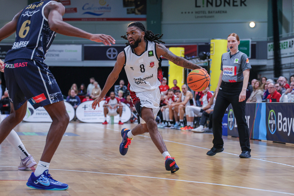 Pro A BAYER GIANTS vs Eisbären Bremerhaven-45 | Fotos von Basketballspielen aus dem Raum NRW fotografiert von Gero Mueller-Laschet und Daniel Schaefer - Realized with Pictrs.com