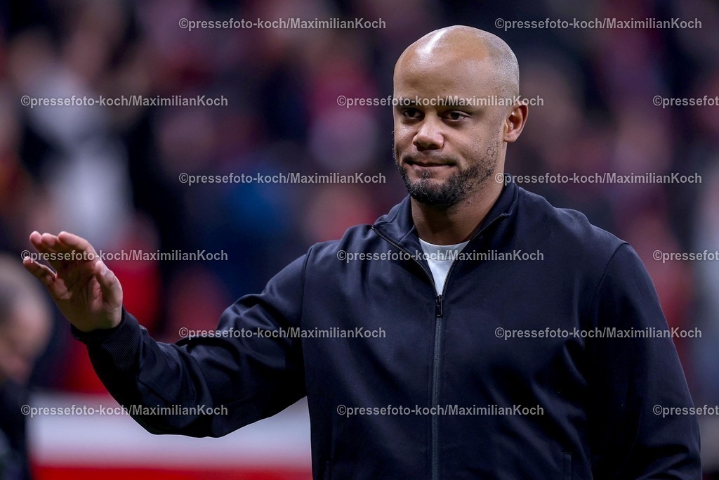 UCL11032501082 | 11.03.2025, Fußball, UEFA Champions League, Bayer 04 Leverkusen - FC Bayern München, Achtelfinale Rückspiel, BayArena, Saison 2024 2025: Trainer Vincent Kompany (Cheftrainer FC Bayern)DFB regulations prohibit any use of photographs as image sequences and or quasi-video.