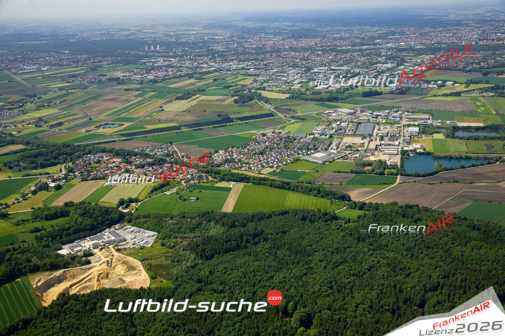 Das Luftbild zeigt Derching Friedberg - Die Luftaufnahme wurde 2023 vom UL-Flugzeug aus erstellt ( keine Drohne ) - Hochauflösende Luftaufnahme - Für grossformatige Ausdrucke geeignet. Die Geschenkidee !Mit Lizenz und Bildrechte bestellbar