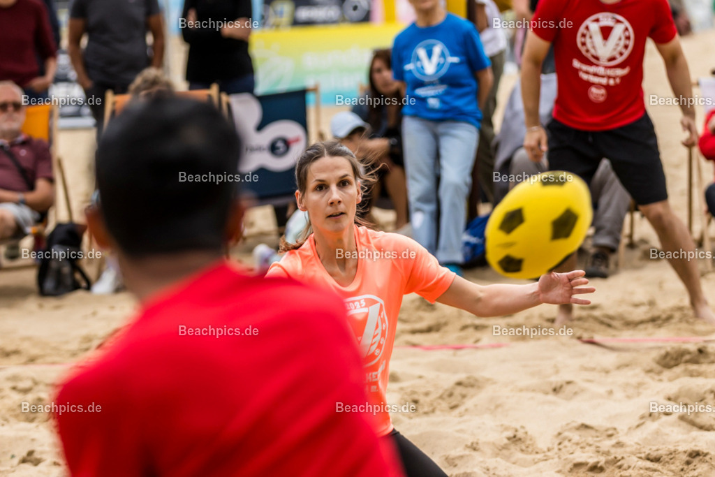 2025-200083457-Strandvölkerball-WM |  24.08.2025; Berlin Foto: Gerold Rebsch - www.beachpics.de