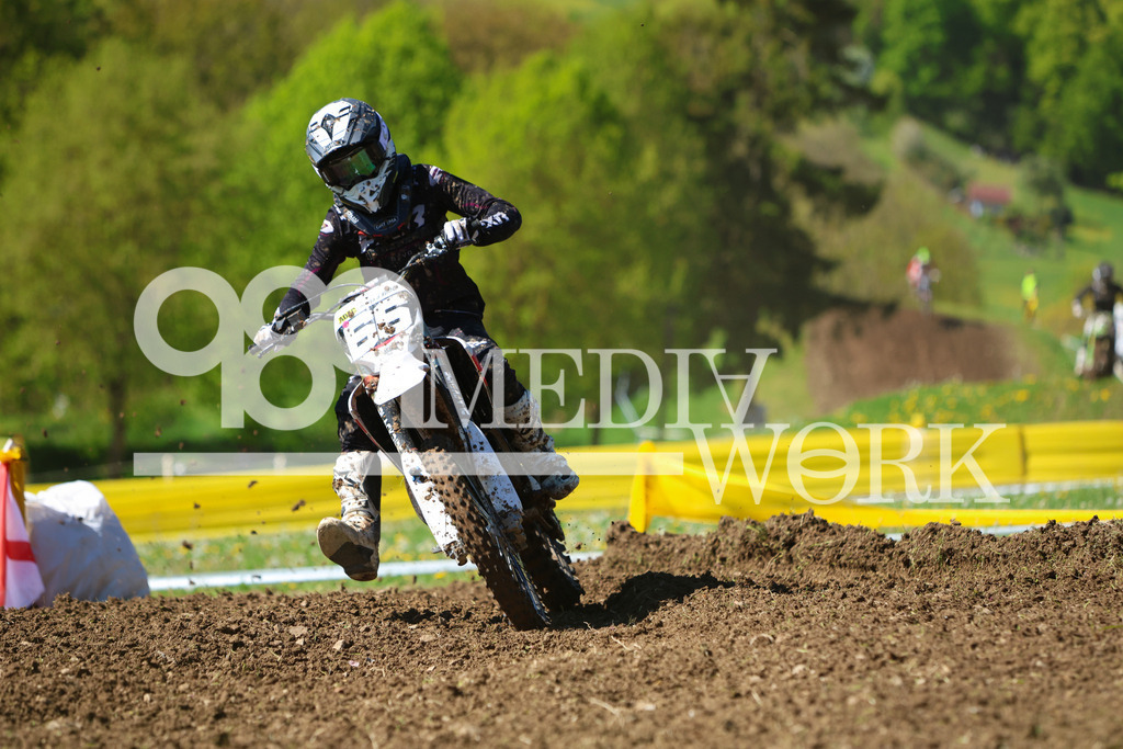 5E6A5904 | 989 MEDIAWORK