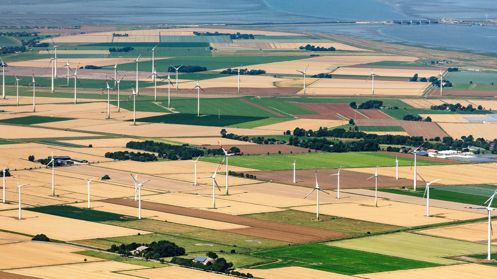 dr__0038759.jpg | TIEBENSEE 23.07.2019 Strukturen auf landwirtschaftlichen Feldern in Tiebensee im Bundesland Schleswig-Holstein, Deutschland. // Structures on agricultural fields in Tiebensee in the state Schleswig-Holstein, Germany. Foto: Daniel Reiter