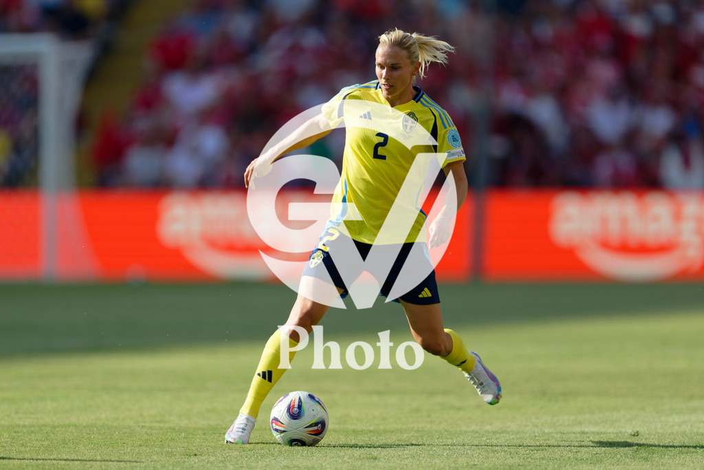 Denmark v Sweden - UEFA Women's EURO 2025 Group C | GENEVA, SWITZERLAND - JULY 4: Jonna Andersson of Sweden controls the ball  during the UEFA Womens EURO 2025 Group C match between Denmark and Sweden at Stade de Geneve on July 4, 2025 in Geneva, Switzerland. (Photo by Giuseppe Velletri/Sports Press Photo/Getty Images)