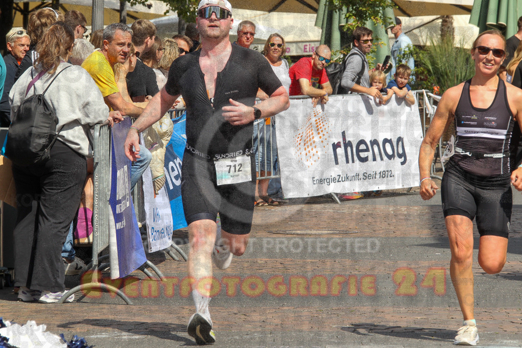 250824_1500_EV4_2490 | Sportfotografie im Rhein-Sieg Kreis, Köln, Bonn, NRW, Rheinland Pfalz, Hessen, etc. Unser Tätigkeitsfeld umfasst den Laufsport vom Volkslauf über den Marathon, Duathlon, Triathon bis zum Ultralauf wie Kölnpfad Ultra oder Schindertrail.