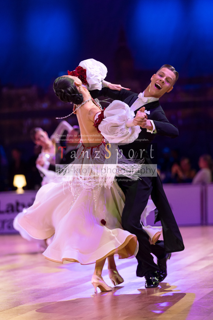 20241215_WDSF_Int_Open_Std-Riga-9258 | Tanzsportbilder, Standardtanz, Lateintanz, WDSF, DTV, LTVB, dancecomp, goc, hessen tanzt, blaues band der spree, walzer, tango, wiener walzer, slowfox, quickstepp, samba, rumba, cha-cha-cha, paso doble. jive, hd-kroft photography, turniertanzsport