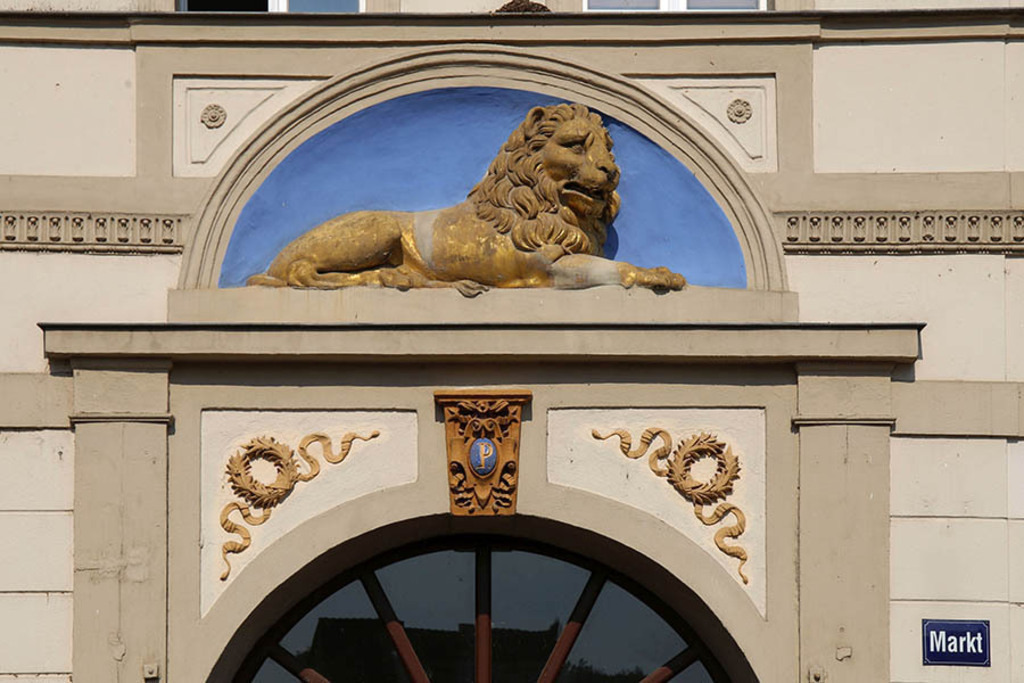 Grimma - ehemaliges Hotel "Goldener Löwe" | Entdecke über 20 Kategorien Leipzig-Motive: Foto-Downloads, hochwertige Poster, Leinwand- & Fine-Art-Prints. Jetzt Lieblingsfoto im Bildlexikon Leipzig Shop bestellen!
