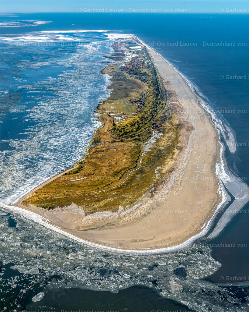 4044229 | JUIST 14.02.2021 Eisschollenstücke einer Treibeis- Schicht auf der Wasseroberfläche vor der Nordsee- Insel in Juist im Bundesland Niedersachsen, Deutschland. Weiterführende Informationen bei: Inselgemeinde und Kurverwaltung Juist,  Ostfriesland Tourismus GmbH,  Werbegemeinschaft der Ostfriesischen Inseln GbR. // Ice floe pieces of a drift ice layer on the water surface vor of Nordsee- Island in Juist in the state Lower Saxony, Germany. Further information at: Inselgemeinde und Kurverwaltung Juist,  Ostfriesland Tourismus GmbH,  Werbegemeinschaft der Ostfriesischen Inseln GbR. Foto: Gerhard Launer