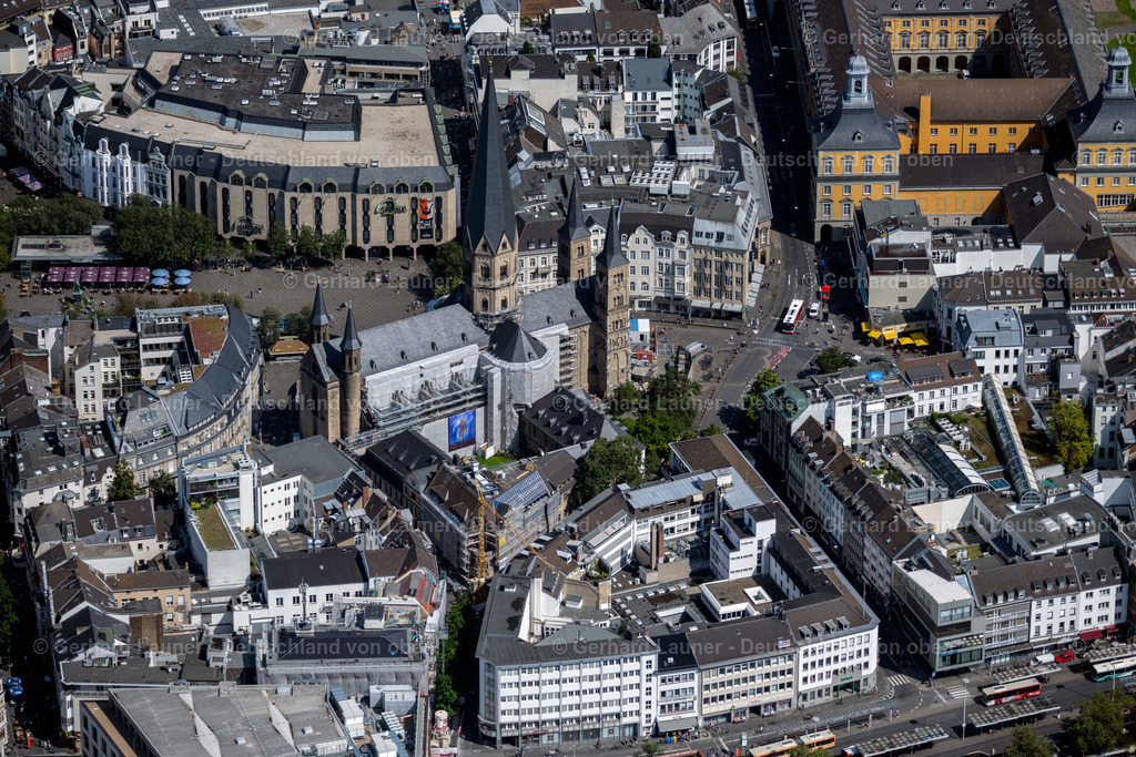 4048348 | Bonner Münster mit Münster Platz