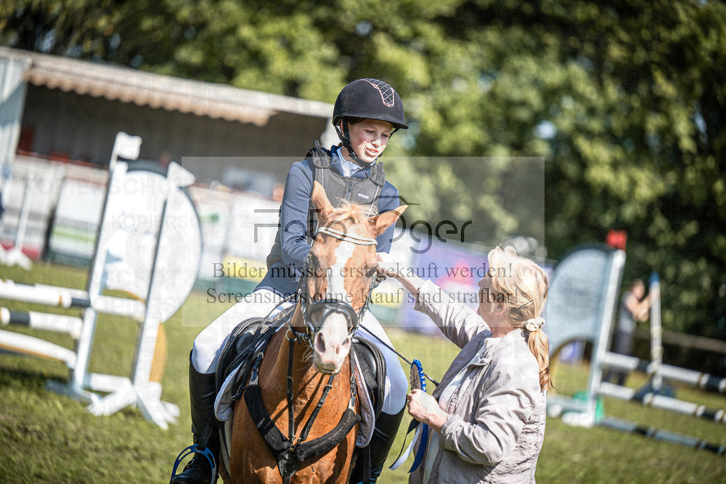 Z63_0037 | Entdecke hochwertige Reitturnierfotos von Foto Oger. Professionell, emotional und authentisch – jetzt Lieblingsmomente im Shop bestellen.Deutschlandweite Turnierfotografie. - Realisiert mit Pictrs.com