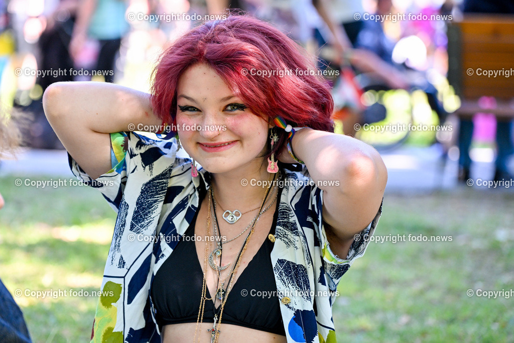 Linzpride 2024_ 06.07.2024-60 | 06.07.2024, Linz, AUT, Linzpride 2024, im Bild Teilnehmer an der Linz Pride 2024