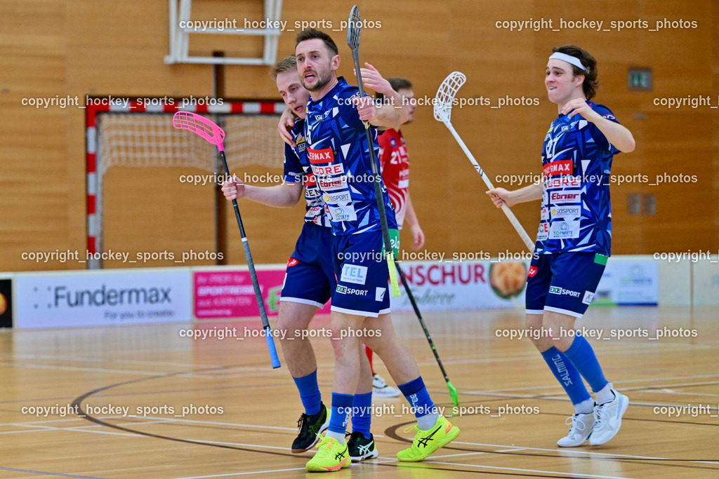 VSV Unihockey vs. KAC Floorball | Jubel VSV Unihockey Mannschaft, #5 Michael Kanduth VSV Unihockey, #29 Anze Brajic VSV Unihockey, #27 Lukas Florianschitz VSV Unihockey, VSV Unihockey vs. KAC Floorball, VSV Unihockey vs. KAC Floorball am 12.04.2025 in Villach (Ballspielhalle St. Martin), Austria, (Photo by Bernd Stefan)