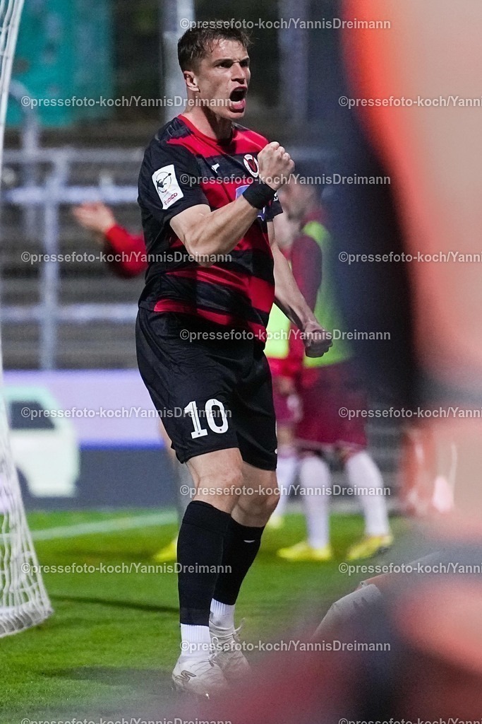 xYDR31102501049 | 31.10.2025, xydrx, Fußball, 3.Liga, FC Viktoria Köln - FC Ingolstadt 04, Saison 2025 2026, Sportpark Höhenberg: Torjubel nach dem Tor zum 1:1 für den FC Viktoria Köln durch Torschütze David Otto (FC Viktoria Köln #10)  DFB regulations prohibit any use of photographs as image sequences and or quasi-video.