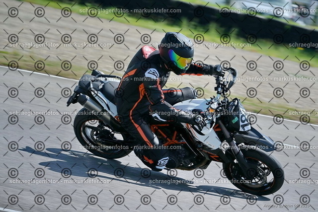 26BT02-1053 | markuskiefer.com - Realisiert mit Pictrs.com