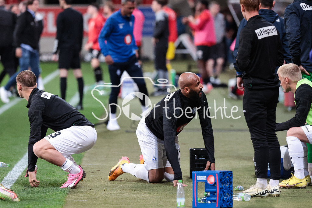 FC Ingolstadt - SV Waldhof Mannheim | Die Mannheimer ist enttaeuscht nach dem Ausgleich in der Nachspielzeit / Minos GOURAS (SVW #9) / Terrence BOYD (SVW #13) / Enttaeuschung / Enttaeuscht