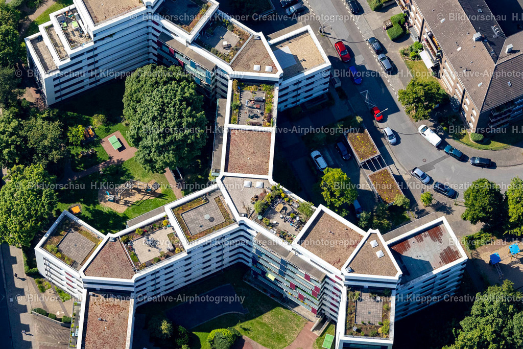 Luftbild Duisburg-4567 | Wohngebiet einer industriell gefertigten Plattenbau- Siedlung an der Heinrich-Lersch-Straße in Duisburg - Realisiert mit Pictrs.com