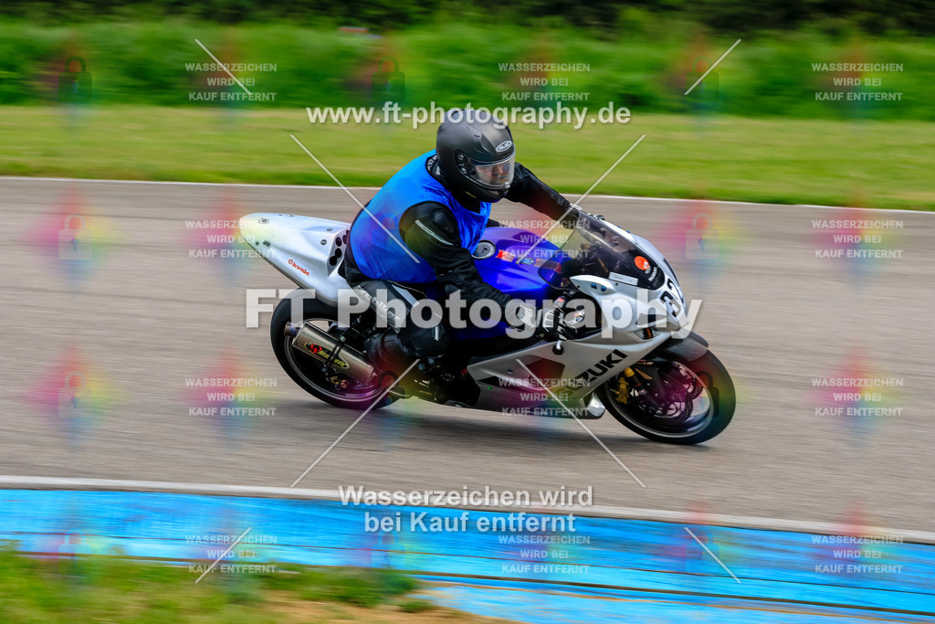 MotoTeam-9748 | Hier findet Ihr Bilder von Touristenfahrten auf der Nürburgring Nordschleife oder von anderen Veranstaltungen die ich besucht habe. Viel Spass beim Durch Schauen 