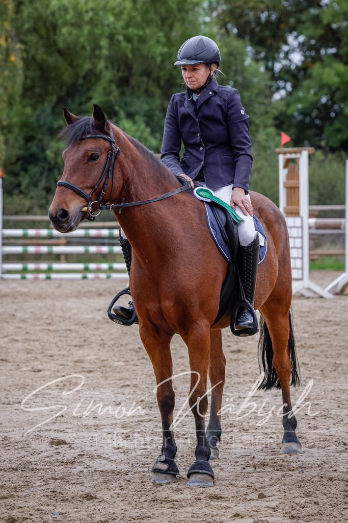 20251012-_3LI4788 | Tierfotografie Pferde, Hunde, Katzen, Haustiere.
Turnierfotografie Reitturniere, Reiten, Springreiten, Dressur in Hanau, dem Main-Kinzig-Kreis und dem Rhein-Main- Gebiet um Frankfurt