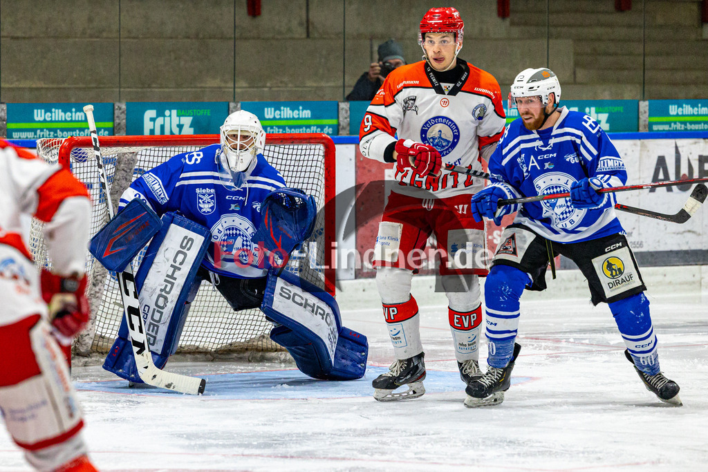 Achtelfinale Spiel 1 SC Forst vs EV Pegnitz ICE DOGS | Eishockey Landesliga Playoffs 2023/2024, Achtelfinale Spiel 1 SC Forst vs EV Pegnitz ICE DOGS, 20240218,
Schuss aufs Tor von Andreas SCHOLZ (Nature Boyz 29),
2024-02-18 in Peißenberg (Eisstadion)
9 Alexander DIEL (ICE DOGS 9), 60 Tobias ZIMMERT (Nature Boyz 60), 29 Andreas SCHOLZ (Nature Boyz 29)
Copyright: WolfgangxLindner foto-lindner.de