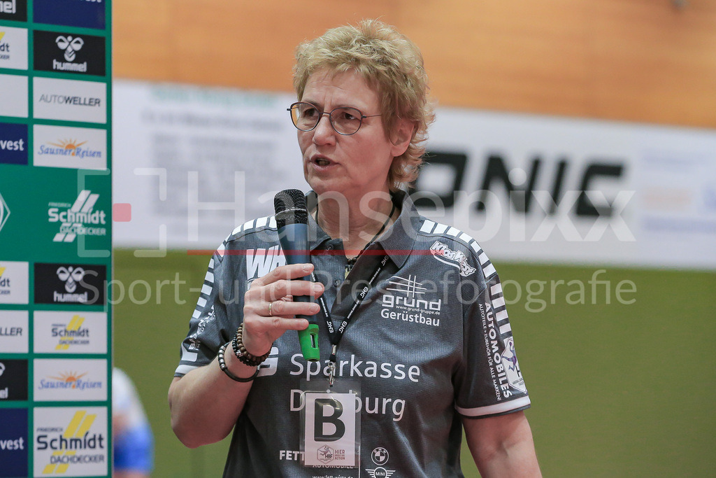 Handball, 2. Bundesliga Frauen, SV Werder Bremen - TuS Lintfort | v.li.: Bettina Grenz-Klein (Trainerin, TuS Lintfort) während der Pressekonferenz nach dem Spiel