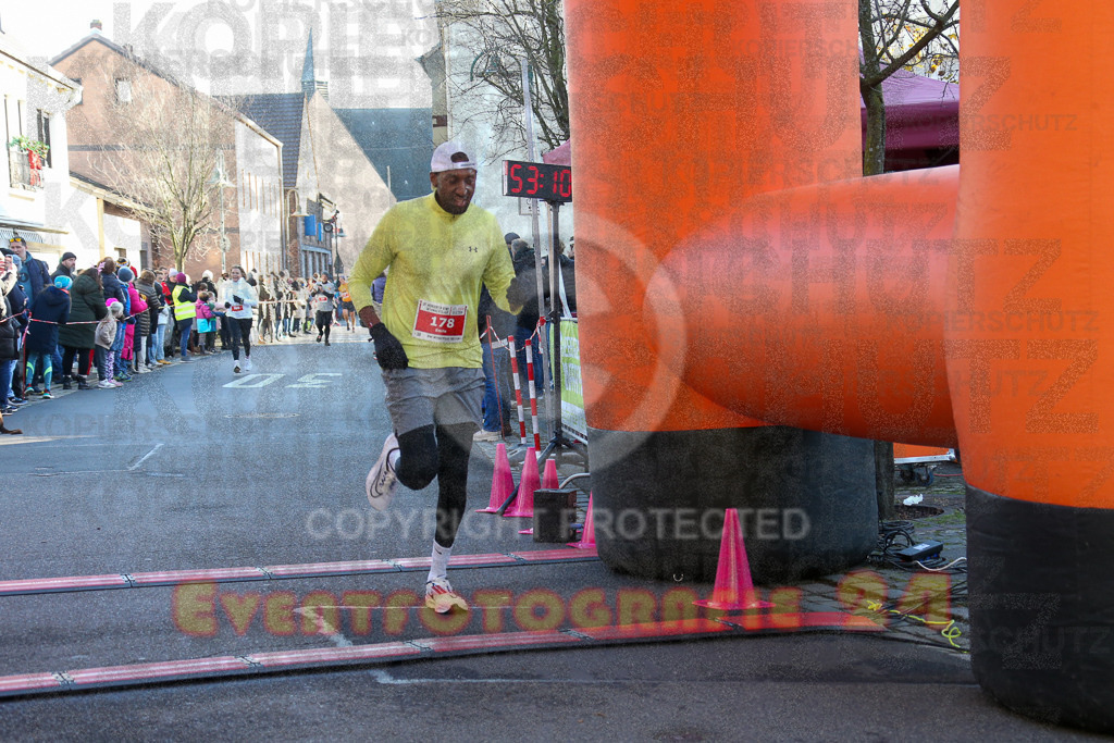 241201_1229_EX1_2337 | Sportfotografie im Rhein-Sieg Kreis, Köln, Bonn, NRW, Rheinland Pfalz, Hessen, etc. Unser Tätigkeitsfeld umfasst den Laufsport vom Volkslauf über den Marathon, Duathlon, Triathon bis zum Ultralauf wie Kölnpfad Ultra oder Schindertrail.