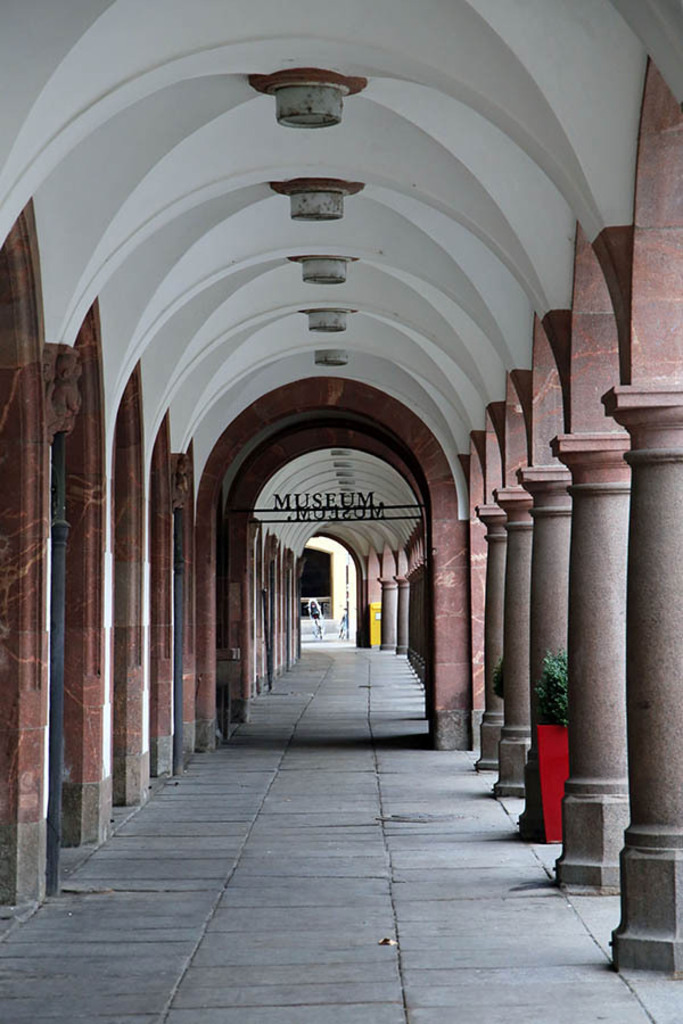 Bildlexikon Leipzig - Altes Rathaus - Rathausarkaden | Das Team hinter BILDLEXIKON LEIPZIG bündelt historische wie aktuelle Informationen über die Stadt Leipzig in Text und Bild auf einer Plattform und stellt diese der interessierten Öffentlichkeit zur Verfügung.