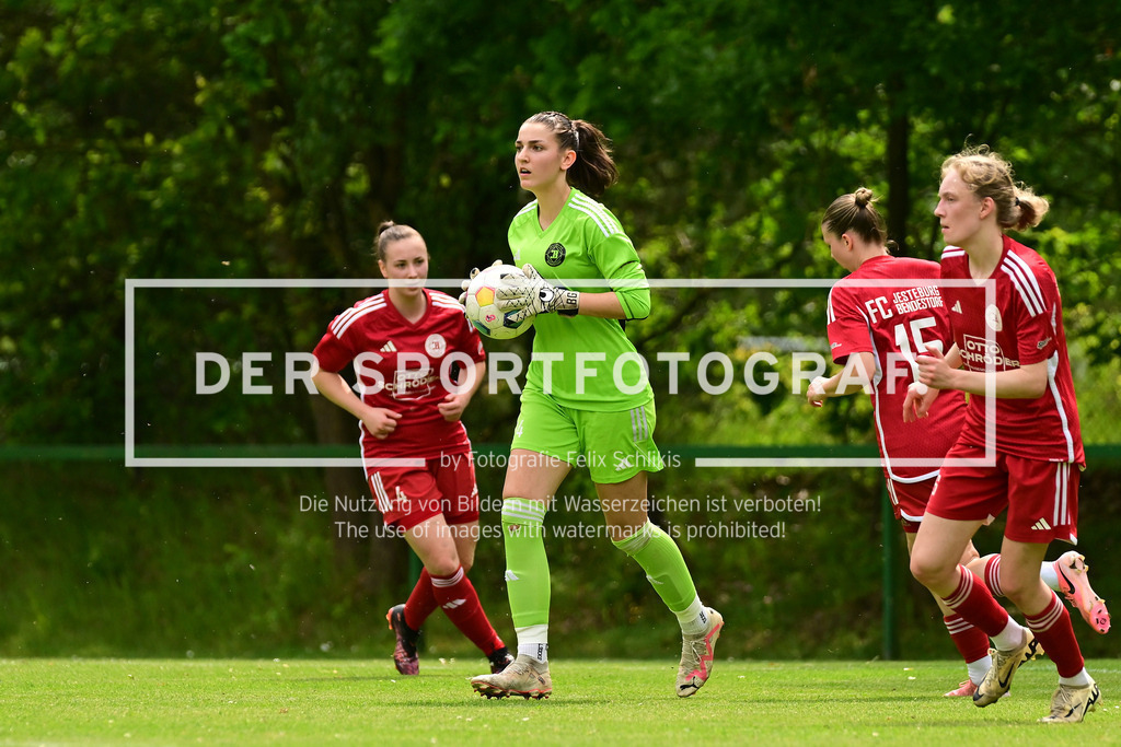 Fußball I Frauen I Saison 2024-2025 I Oberliga I 26. Spieltag I FC Jesteburg-Bendestorf - SV Heidekraut Andervenne I 048684 | Der Sportfotograf. - Realisiert mit Pictrs.com