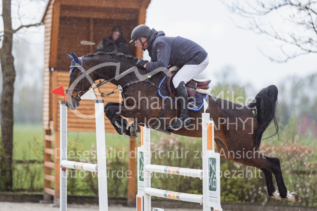 230425_Lemwerder_03SprPf-L-330 | Deine schönsten Turniermomente als professionelle Fotos! Entdecke hochwertige Pferdesport-Fotografie im Online-Shop. Jetzt Fotos finden & bestellen!