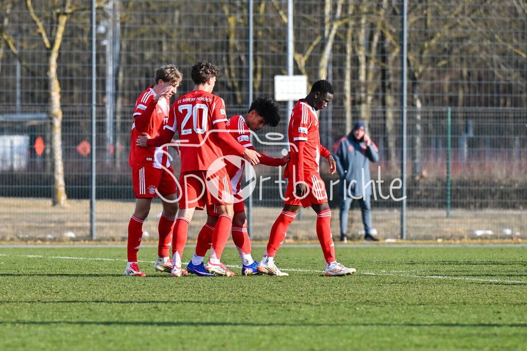 FC Bayern Amateure - FC Viktoria Pilsen U23 | MUNICH, GERMANY - 03. FEBRUARY: Jubel der kleinen Bayern nach dem Treffer zum 2-1 durch Maycon NORMANHA CARDOZO (FC Bayern München II 7) / Tor / Torschuetze / Freude / Happy während dem Testspiel zwischen den Amateuren des FC Bayern und dem FC Viktoria Pilsen B am FC Bayern Campus