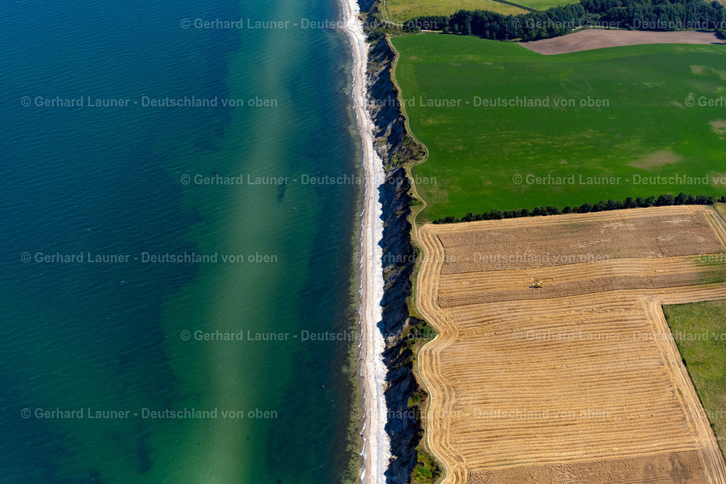 4037913 | SCHWEDENECK 07.08.2020 Küsten- Landschaft am Ostsee- Sandstrand bei Schwedeneck im Bundesland Schleswig-Holstein, Deutschland. // Coastal landscape on the sandy Baltic Sea beach near Schwedeneck in the state Schleswig-Holstein, Germany. Foto: Gerhard Launer