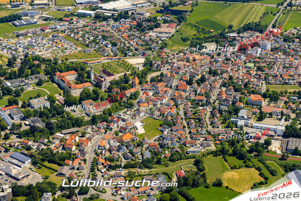 Aktuelles Luftbild von  Bad Schussenried - Die Luftaufnahme wurde 2022 mittels UL-Flugzeug erstellt ( keine Drohne ) - hochauflösende Kamera-Systeme von  Canon -Beste Qualität - Für grossformatige Ausdrucke geeignet. Die Geschenkidee !