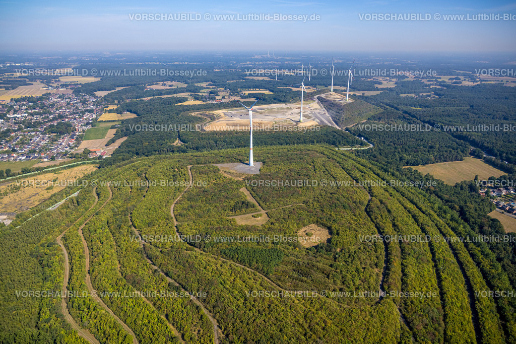 Dinslaken220806606 | Luftbild, Halde Lohberg Baustelle mit Norderweiterung, Windkraftanlagen, Bruckhausen, Dinslaken, Ruhrgebiet, Nordrhein-Westfalen, Deutschland