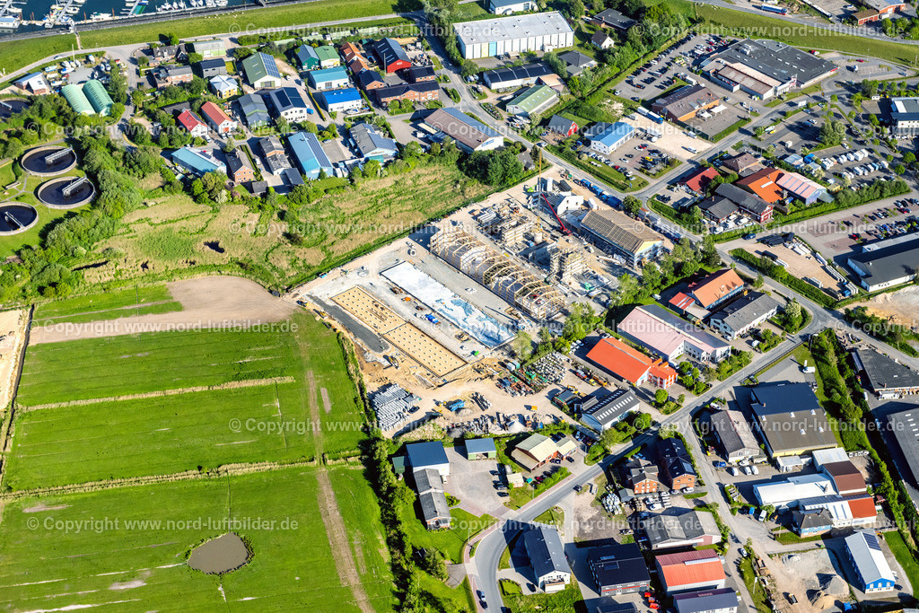 Föhr_Wyk_Greenpark_Baustelle_ELS_0891300523 | WYK AUF FöHR 30.05.2023 Neubau- Baustelle im Gewerbegebiet " Greenpark " in Wyk auf Föhr Nordfriesland im Bundesland Schleswig-Holstein, Deutschland. // New building construction site in the industrial park " Greenpark " in Wyk auf Foehr North Friesland in the state Schleswig-Holstein, Germany. Foto: Martin Elsen