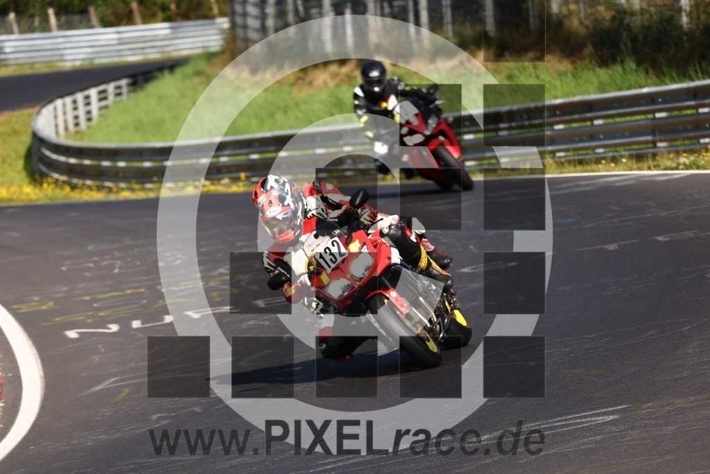 0132-20240730_03428 | Schöne Erinnerungen an spannende Momente - das festzuhalten ist unser Job. PIXELrace.de ist seit 2003 auf den Rennstrecken Europas unterwegs um die Action draußen beim Fahren und die wunderbare Stimmung imm Fahrerlager für euch einzufangen.