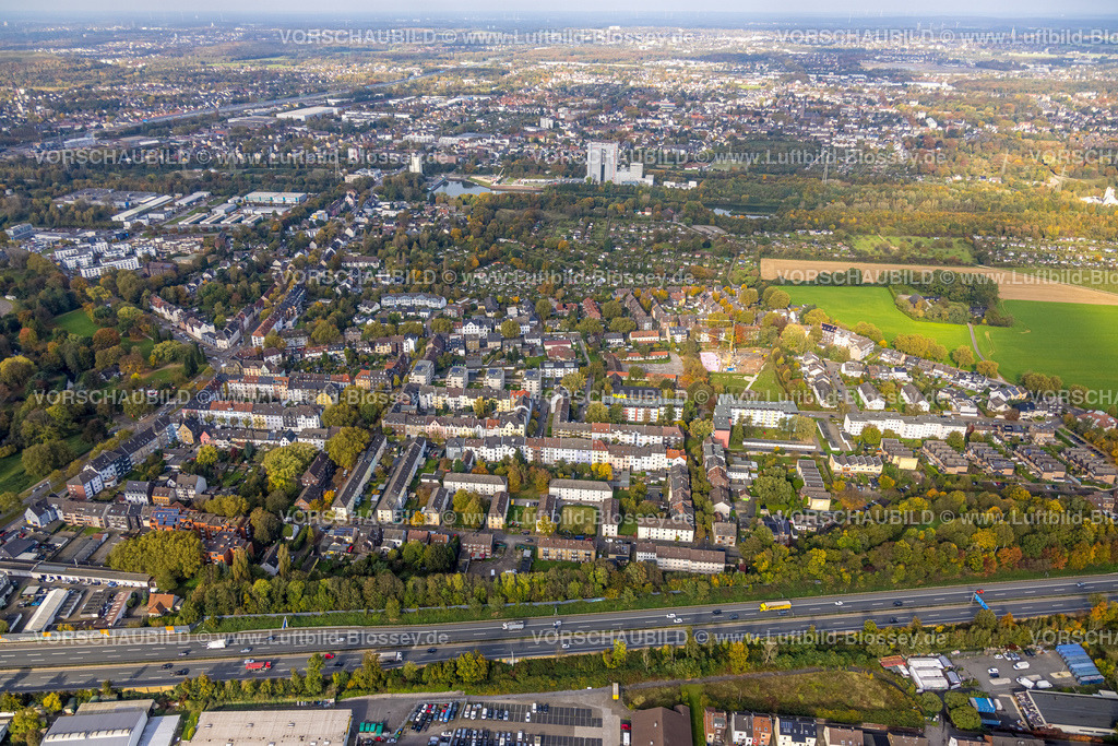 Herne241015790 | Luftbild, Ortsansicht Wohngebiet Baukau mit Autobahn A42, Grundschule Ohmstraße mit Baustelle Quartierpark Nordstraße im Fortuna Park, hinten der Stadthafen Recklinghausen, Baukau, Herne, Ruhrgebiet, Nordrhein-Westfalen, Deutschland