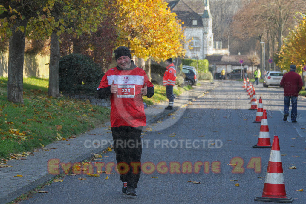 241201_1252_EV4_3352 | Sportfotografie im Rhein-Sieg Kreis, Köln, Bonn, NRW, Rheinland Pfalz, Hessen, etc. Unser Tätigkeitsfeld umfasst den Laufsport vom Volkslauf über den Marathon, Duathlon, Triathon bis zum Ultralauf wie Kölnpfad Ultra oder Schindertrail.
