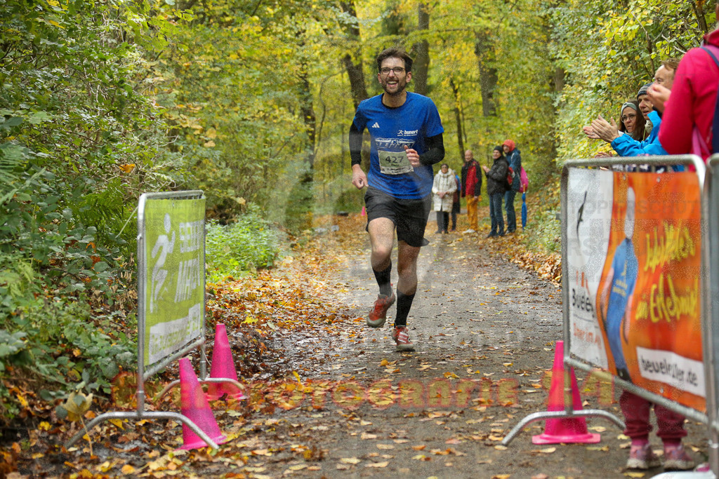 251026_1205_EX1_9870 | Sportfotografie im Rhein-Sieg Kreis, Köln, Bonn, NRW, Rheinland Pfalz, Hessen, etc. Unser Tätigkeitsfeld umfasst den Laufsport vom Volkslauf über den Marathon, Duathlon, Triathon bis zum Ultralauf wie Kölnpfad Ultra oder Schindertrail.