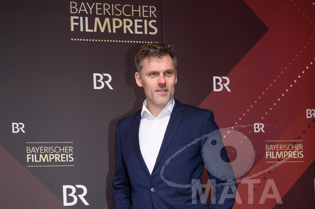 _DWI5064 | Jens Atzorn bei der Verleihung des 47. Bayerischen Filmpreises 2026  im Prinzregententheater. München, Deutschland. Der Bayerische Filmpreis wird seit 1979 von der Bayerischen Staatsregierung verliehen, um die Bedeutung des Kinofilms als Kulturgut herauszustellen - Realisiert mit Pictrs.com
