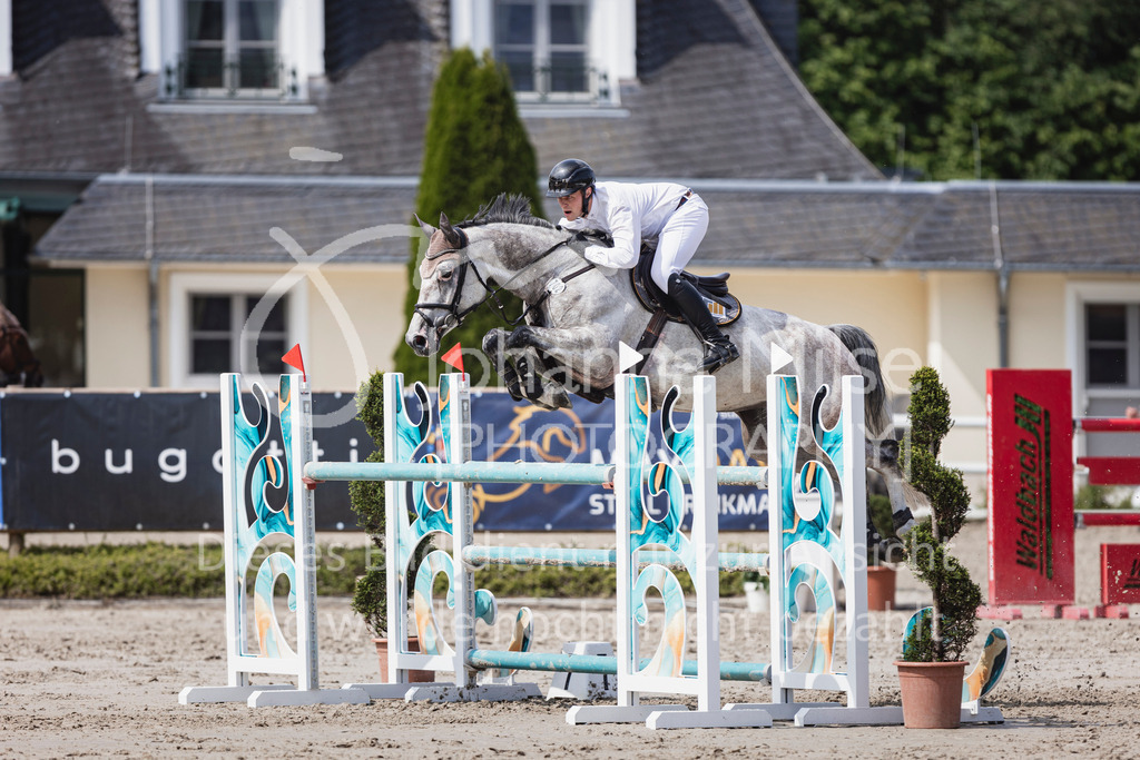 250531_MayDays_M2-Springen-535 | Deine schönsten Turniermomente als professionelle Fotos! Entdecke hochwertige Pferdesport-Fotografie im Online-Shop. Jetzt Fotos finden & bestellen!