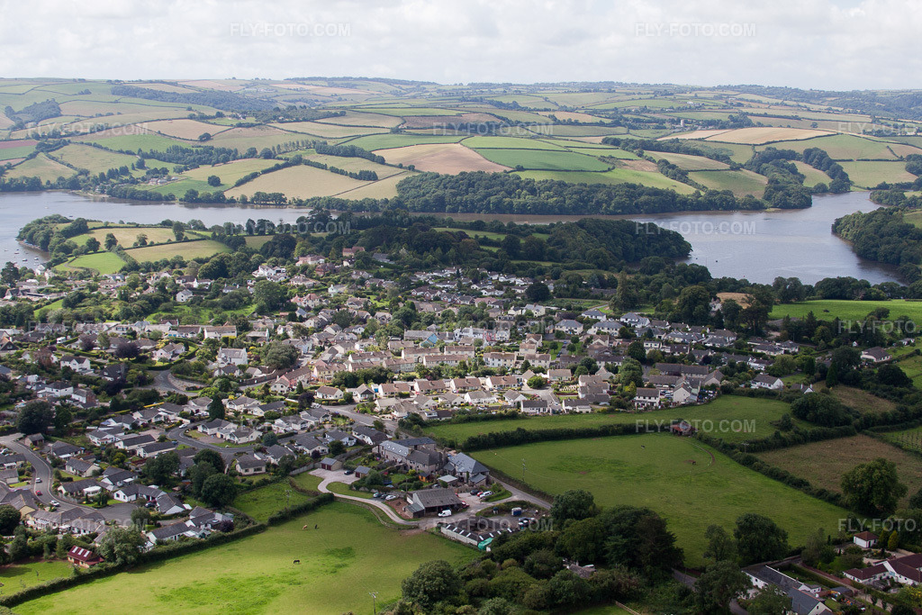 Aerial view: View of the town in Totnes in the state England, Great Britain. – Photo: IMG_19774.jpg taken on 07/25/2009 by Werner Riehm/FLY-FOTO.com – Resolution of the original: 4752 x 3168 px